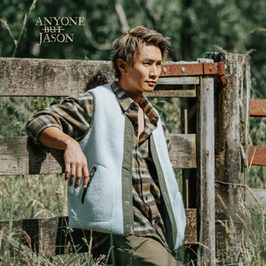 公交车被多人伦㢨吃
